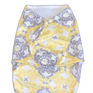 Swaddle Yellow Gray and White Sz Med (0-6 Mo)